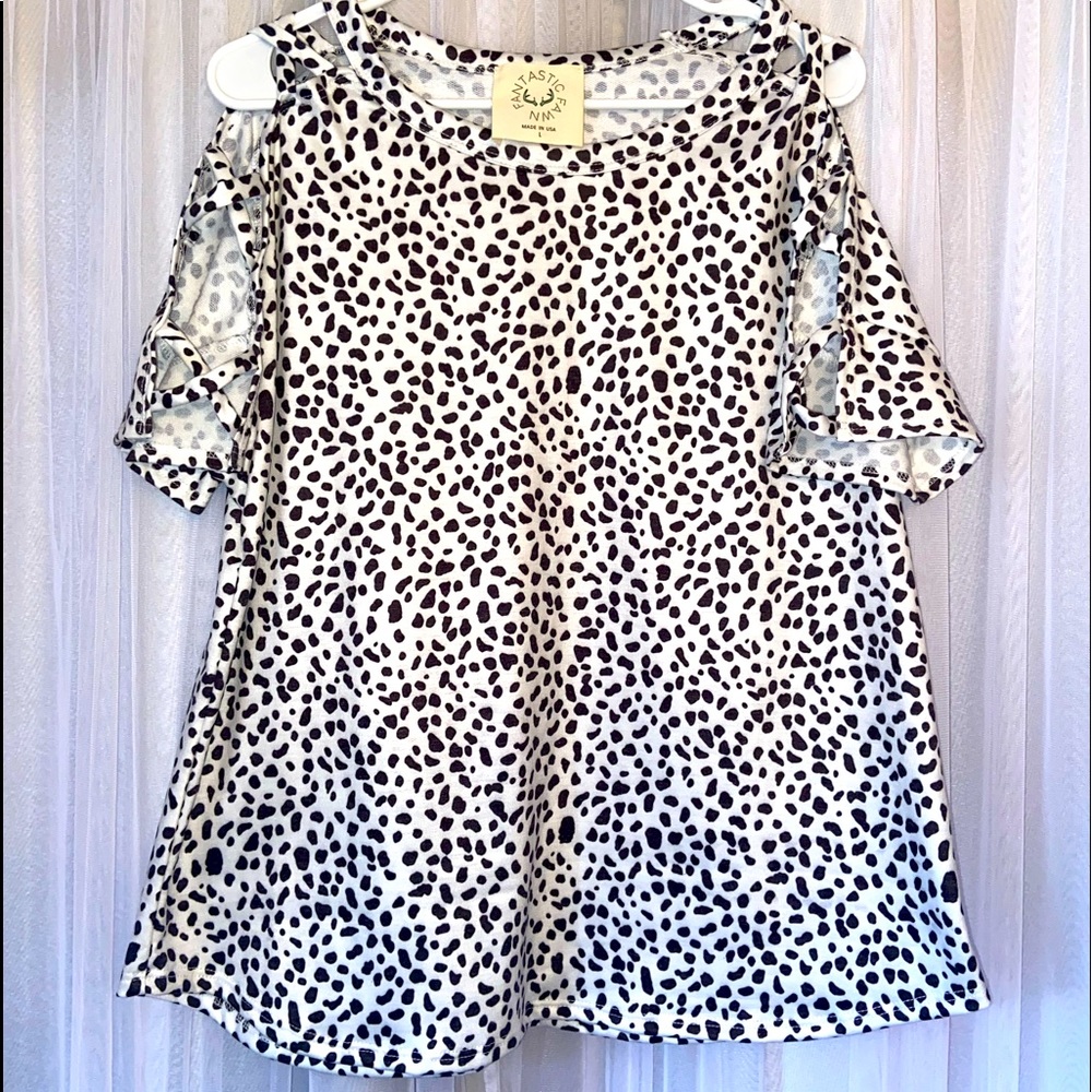 NWOT COLD SHOULDER TOP - Picture 4 of 9